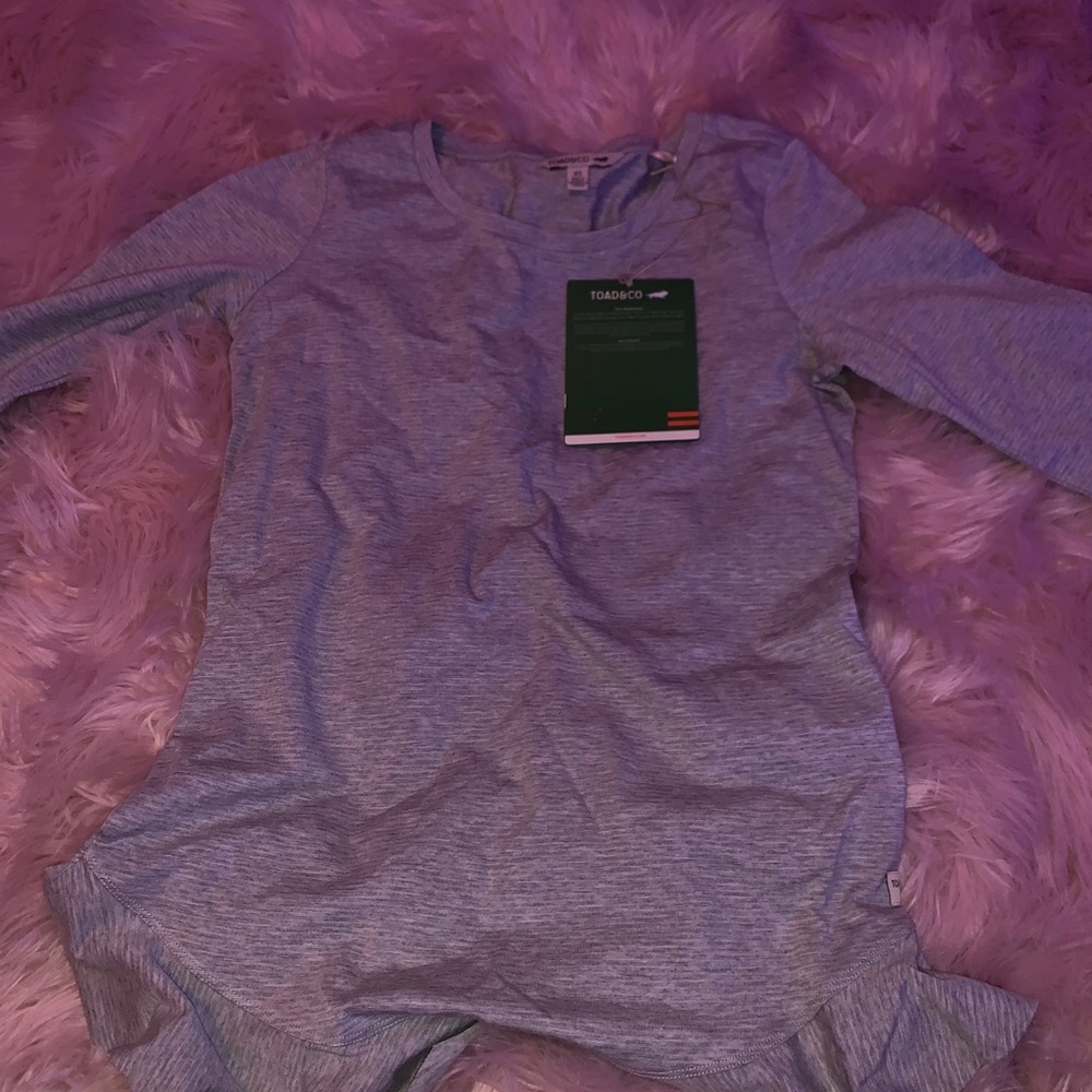 grey shirt